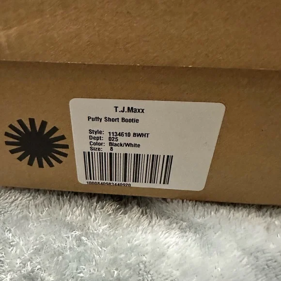 CLOSET CLOSING UGG Puffer Booties - Picture 3 of 10